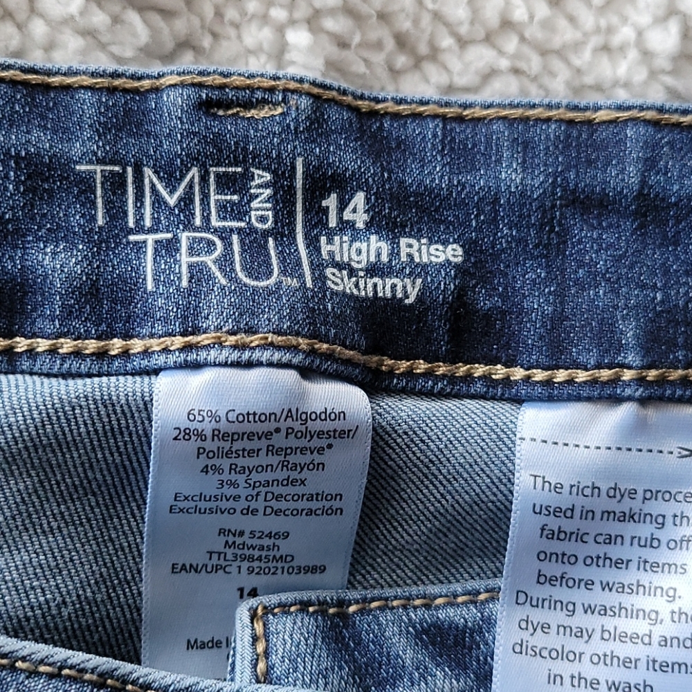 Jeans - Picture 2 of 3
